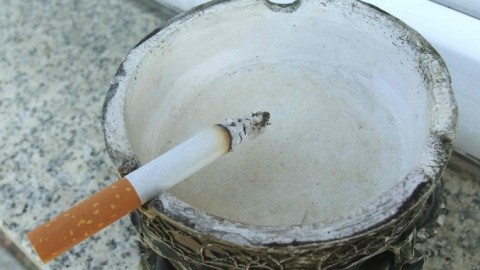 Rauchergeruch von Händen entfernen mit Rasierschaum