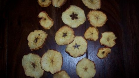 Schrumpelige Äpfel und Orangen als Deko verwenden