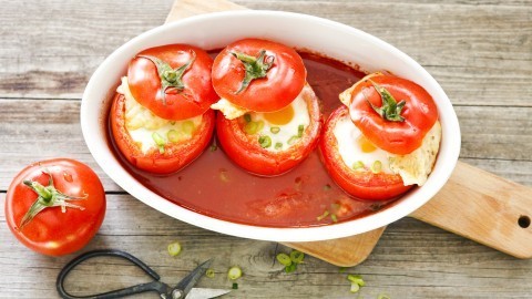 Gebackene Tomaten mit Schafskäse und Gouda überbacken