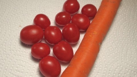 Gemüse länger haltbar: Tuch von der Küchenrolle mit in den Kühlschrank