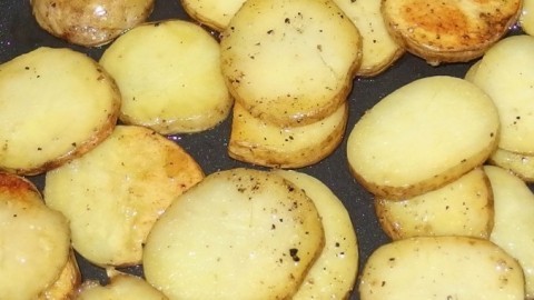 Kartoffelscheiben schnell und gleich dick schneiden