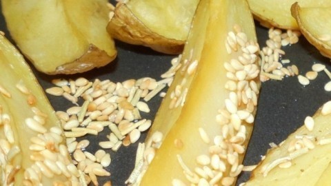 Sesam-Bratkartoffeln mit Rosmarin