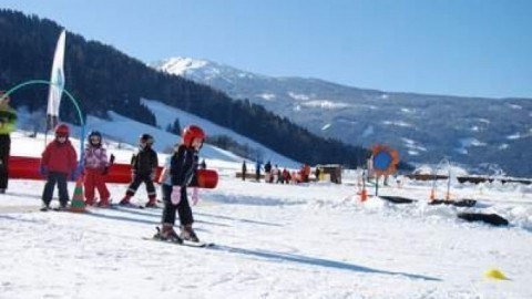 Günstiger Skiurlaub mit Kindern in den Alpen