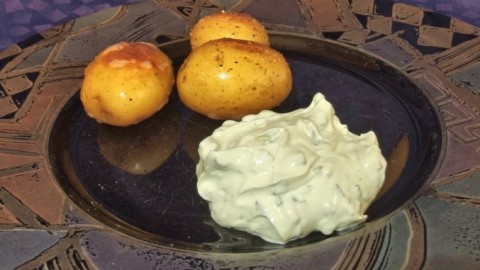 Neue Kartoffeln mit grünem Quark - gesund und köstlich