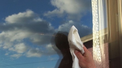 Fensterscheiben putzen