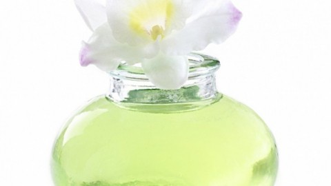 Leere Parfumflakons als Mini-Vase