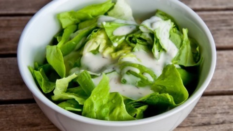 Saure Sahne Dressing - perfekt zu Blattsalat