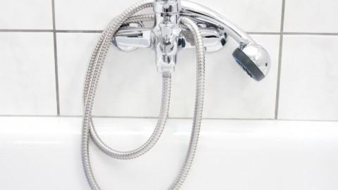 Superschnell Dusch- und Badewannenarmatur reinigen