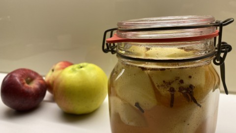 Geschmackvolles & lang haltbares Apfelkompott aus dem Ofen