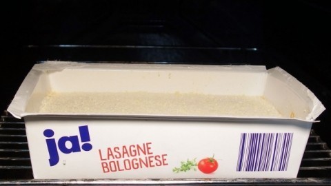 Tiefkühl-Lasagne und -Aufläufe gehören in den Ofen