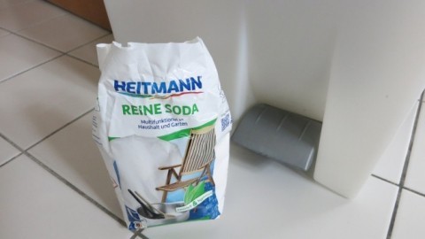 Mülleimer reinigen mit Soda