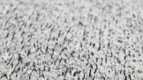 Harz aus Wollteppichboden mit dem Bügeleisen entfernen