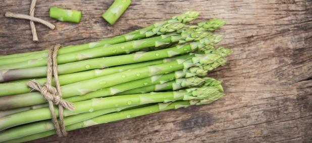 Spargel kochen: Erfahre hier tolle Tipps zu den Themen Spargel sch&auml;len, Spargel kochen und Spargel-Rezepte!