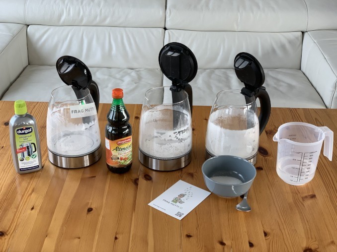 Die drei Wasserkocher wurden im Labor gleichm&auml;&szlig;ig verkalkt, um die Vergleichbarkeit der Entkalker zu gew&auml;hrleisten.