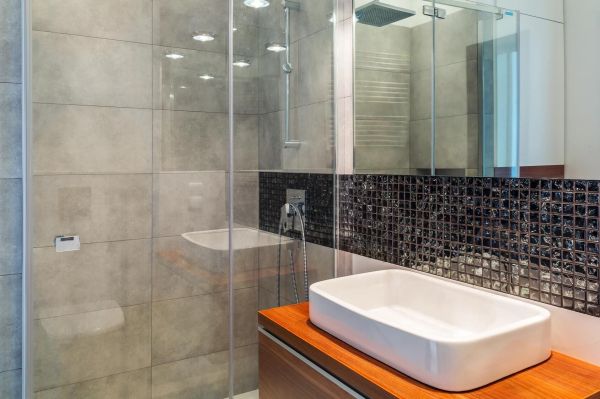 Wasserflecken Dusche entfernen: So erstrahlt Ihre Dusche wieder! () Wasserflecken Dusche entfernen: So erstrahlt Ihre Dusche wieder!