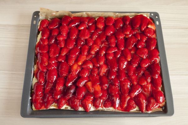 Rezept: Marmorierter Erdbeerkuchen - supereinfach