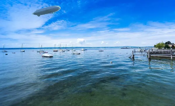 In ganz Deutschland gibt es nur noch 3 Zeppeline und alle befinden sich am Bodensee. Ein Rundflug mit dem Zeppelin über den Bodensee wird ein unvergessliches Erlebnis.