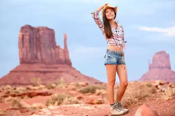 Natürlich gibt es nicht nur Cowboys, sondern auch Cowgirls. Sie alle sind eigentlich nur Viehhirten, keine Revolverhelden.