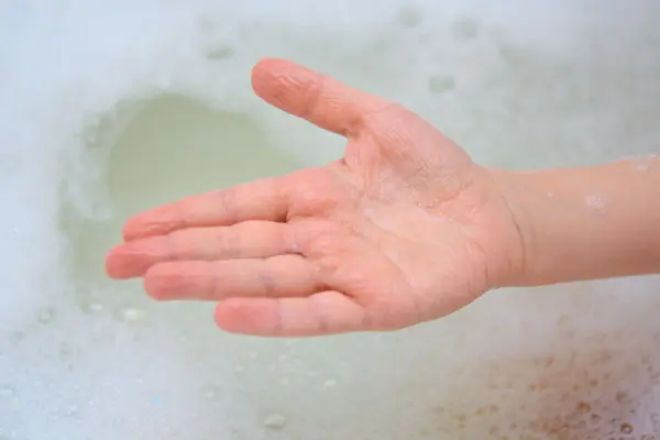 Das autonome Nervensystem hat den Befehl für den Schrumpelfinger-Modus gegeben.