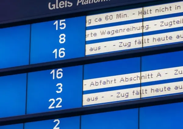 Verspätet, verschoben, abgesagt. Das Bahnfahren hat viele Überraschungen parat - und davon ist leider fast nie eine positiv.