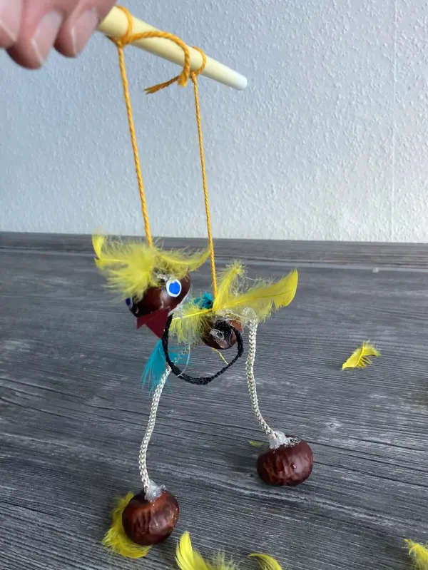 Fertig? Dann lass deine Marionette losspazieren! Sie sorgt bei dir zuhause sicher f&uuml;r jede Menge Spa&szlig;.