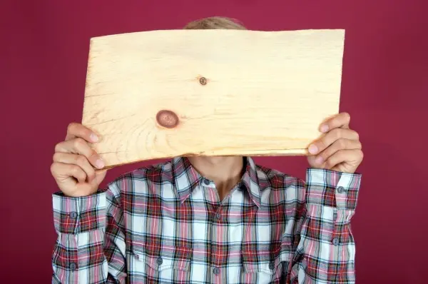 Störrische Ochsen konnten die Bauern früher nicht gebrauchen. Deshalb haben sie ihnen ein Brett vor den Kopf gehängt.