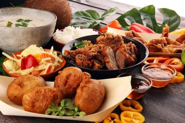 Das Chinarestaurant-Syndrom hei&szlig;t inzwischen nicht mehr so. Aber glutamathaltiges Fast-Food hat bei Unvertr&auml;glichkeiten nach wie vor eine durchschlagende Wirkung.