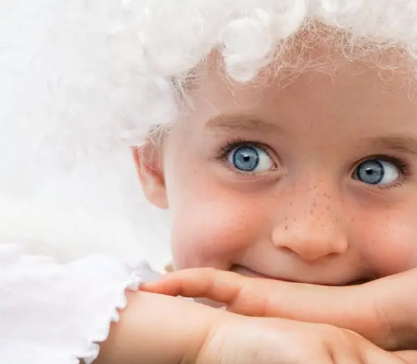 Martin Luther waren die Geschenke vom Nikolaus ein Dorn im Auge. Der Heilige Christ sollte der Schenkende sein. Und der wurde dann zum Christkind.