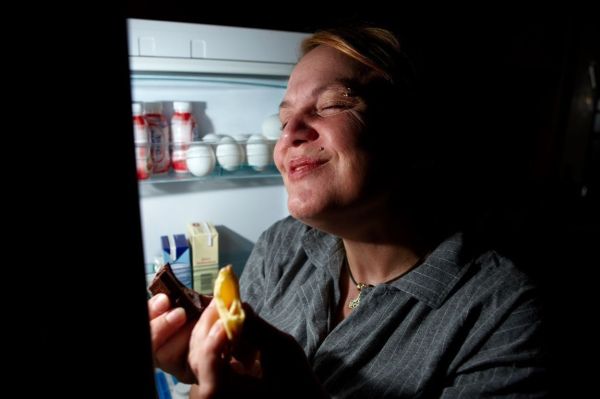 Yummie! N&auml;chtliche Fressattacken lassen sich vielleicht nicht immer vermeiden. Aber ein St&uuml;ck Obst ist auch lecker und sorgt nicht f&uuml;r anschlie&szlig;ende Albtr&auml;ume.