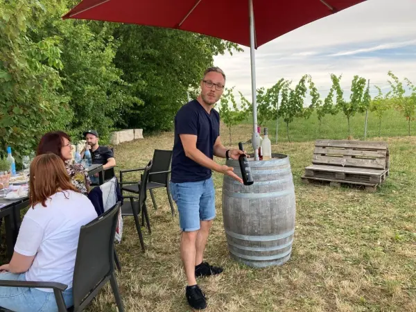 Jede:r hat bei so einer Weinprobe seinen eigenen Favoriten. Ob Bernhard den Neckarhelden deshalb bevorzugt, weil ihm der Name so gefällt?