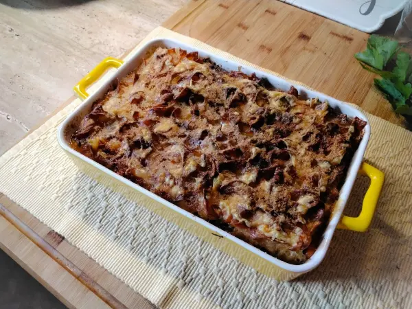 Nach 30 bis 35 Minuten im Ofen ist der Auflauf fertig zum Verzehr.