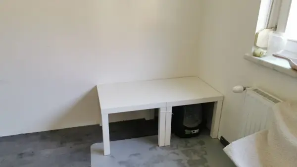 Beginn der Gestaltung der multifunktionalen Katzenecke mit Fressplatz und Versteck f&uuml;r die Katzenklos.