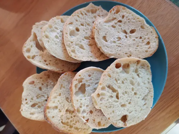 Morgens kommen die übrig gebliebenen Brötchen einfach in den Toaster - wirklich sehr lecker.