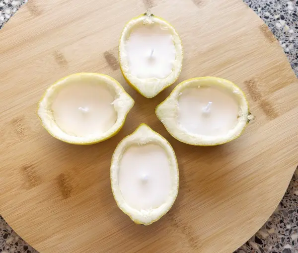 Bei Citronella-Kerzen machen die l&auml;stigen Stechm&uuml;cken lieber schnell die Biege. Sie k&ouml;nnen den Duft &uuml;berhaupt nicht ausstehen.