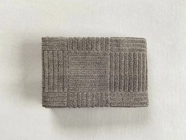 Hier die fertige Version, wie du dein Handtuch etwas kleiner zusammenfalten kannst.