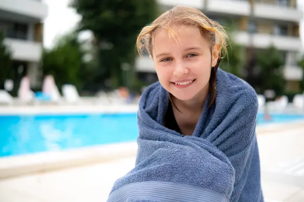 Blitzschnell zum Handtuch!, hei&szlig;t es f&uuml;r mich nach ein paar Runden im Schwimmbecken. So wird mir schnell wieder warm.