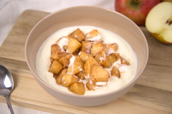 Die &Auml;pfel aus der Hei&szlig;luftfritteuse schmecken warm am besten. Du kannst sie auf Joghurt, Eis oder Porridge genie&szlig;en.