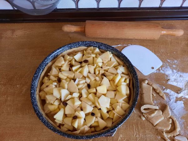 Wenn man die richtigen &Auml;pfel, z.&nbsp;B. Elstar oder Boskop, sehr klein schneidet, sind sie nach dem Backen perfekt.