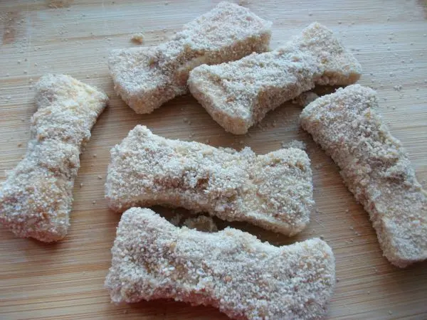 Super lecker, meine fertigen, in Panade gewendeten Camembertschnitten. Jetzt nur noch im Fett beidseitig anbraten.
