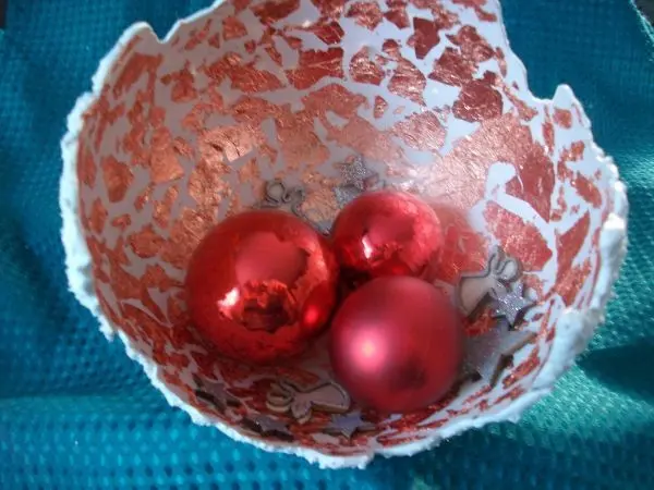 Ich mag kein Rot, aber meine Freundin liebt es, so sind diese drei roten Kugeln endlich aus meinem Schrank und sie hat Freude. Ich mag kein Rot, aber meine Freundin liebt es, so sind diese drei roten Kugeln endlich aus meinem Schrank und sie hat Freude.
