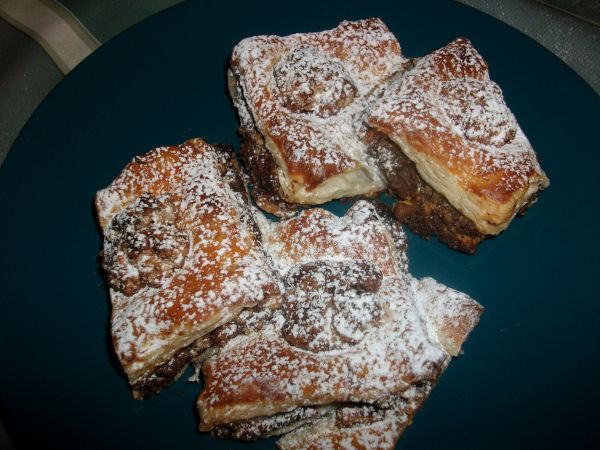 Ich habe 6 Portionen daraus gemacht. Je nachdem, wie gro&szlig; der Hunger der Kaffeeg&auml;ste ist.