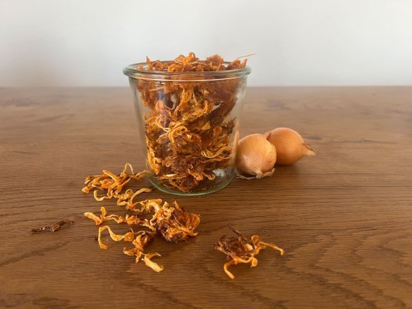 Knusprige R&ouml;stzwiebeln im Glas halten bis zu vier Wochen.