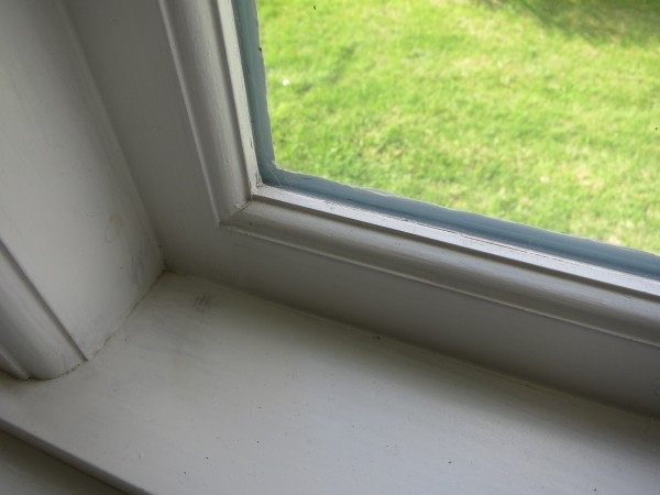 Fensterrahmen reinigen: schnelle und effektive (Haus-)Mittel