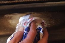 Kamin / Ofenscheibe reinigen mit Zeitung bzw. Papier