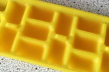 Eiswürfel aus Zitronensaft