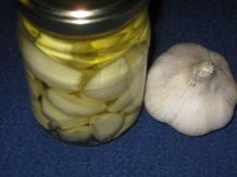 Knoblauch in Öl einlegen