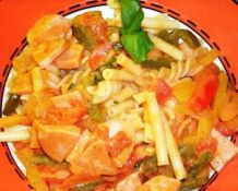 Fleischwursttopf mit Paprika aus der Mikrowelle
