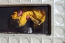 Glasfenster am Kaminofen reinigen