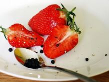 Erdbeeren mit schwarzem Pfeffer