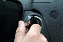Schweren Schlüsselbund am Auto-Zündschloss vermeiden